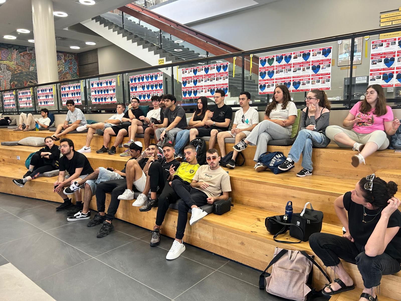 סיור באוניברסיטת תל אביב כחלק מתכנית יב